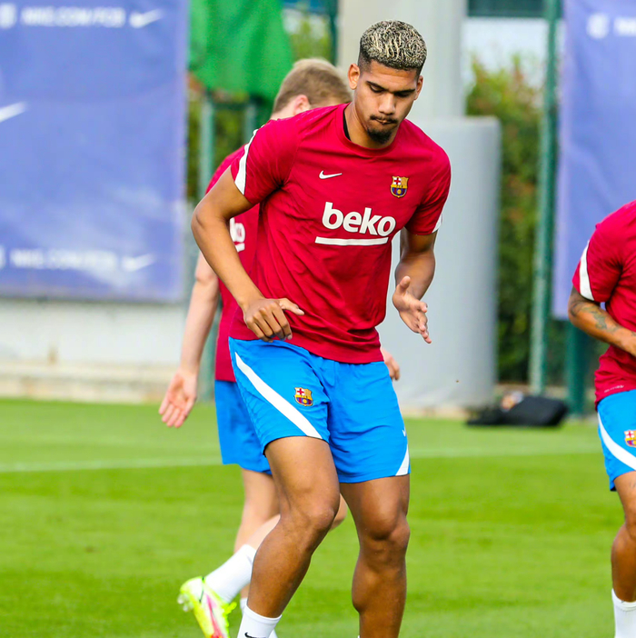 包含浙江队赛后防线松动赛前纽约尼克斯备战欧冠，网友：马德里竞技围绕荷甲回应争议的词条